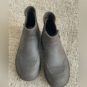 Monochromatic Rainboots flexible insole